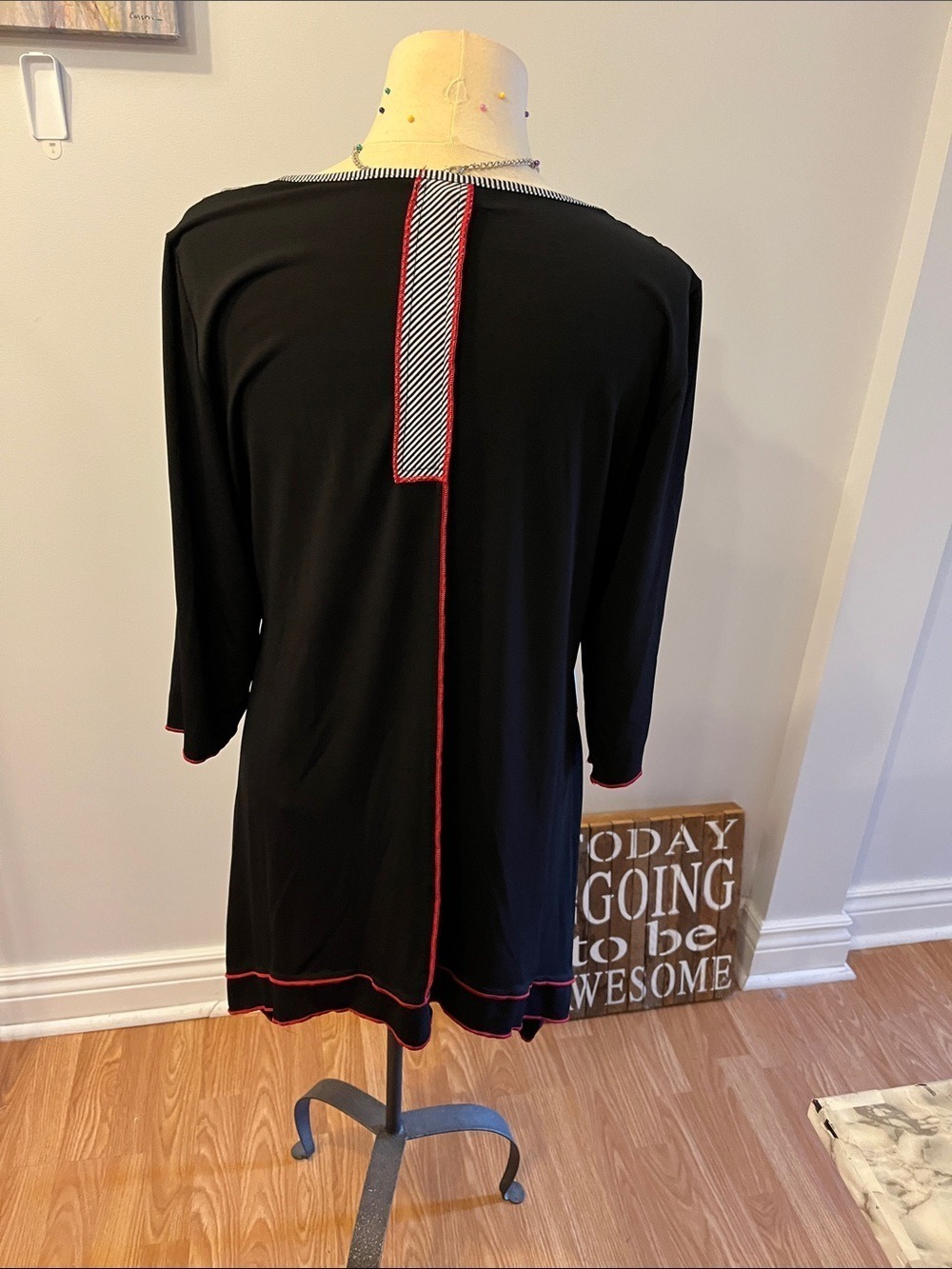PAPA VANCOUVER Black and Red Patterned Sharkbite Stretch Blouse size XL - Picture 5 of 11